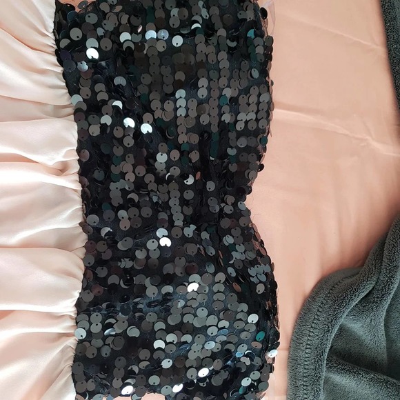 Strapless Sequin and Pink Flowy Rue 21 Blouse size Large - Picture 2 of 4